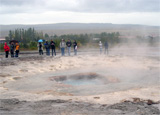 De Strokkur tussen twee erupties in